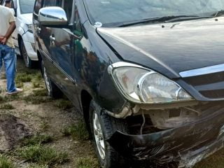 Lakalantas minibus Inova