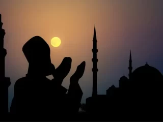 Didalam islam dianjurkan menjalankan berbagai amalam, diantaranya puasa Nisfu Syaban, memperbanyak ibadah, dengan memohon ampunan.