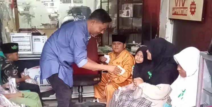 Bacaleg Edi Hartono, S.Pd.I Berbagi