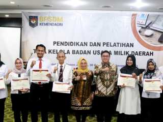 Terbaik Tiga, Bambang Wijokongko Optimis BUMD Akan Maju