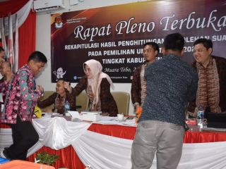 Sukses Laksanakan Pleno Rekapitulasi Suara, KPU Segera Kirim Berkas ke KPU Provinsi Jambi