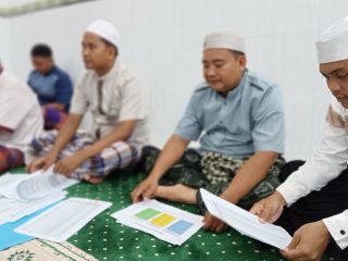 Warga Mulai Bayarkan Zakat Fitrah, Ini Besaran Zakat Fitrah, Sunnahnya Kapan ?